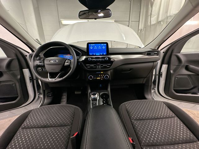 Thumbnail: 2023 Ford Escape - 10