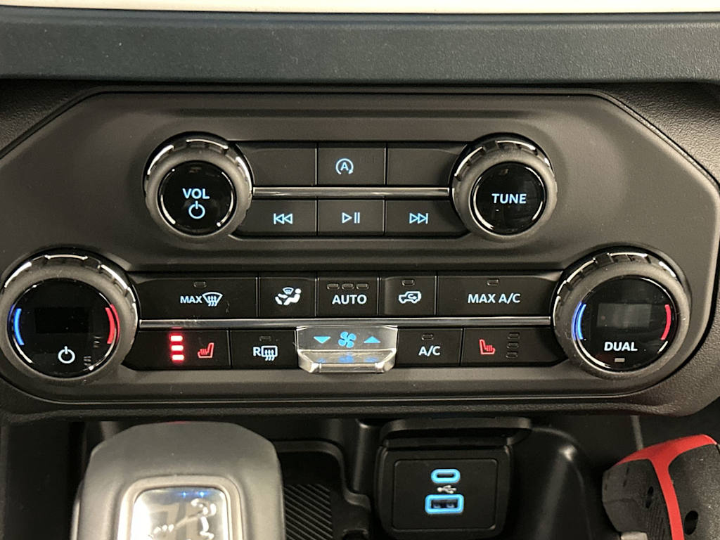 Thumbnail: 2025 Ford Bronco - 26