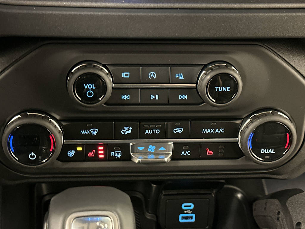 Thumbnail: 2025 Ford Bronco - 24