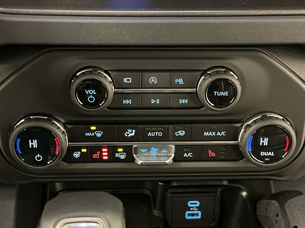 Thumbnail: 2025 Ford Bronco - 23