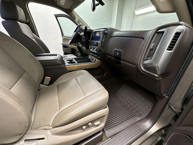 Thumbnail: 2015 Chevrolet Silverado 3500 - 22