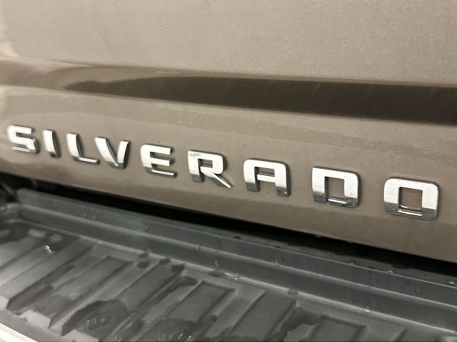 Thumbnail: 2015 Chevrolet Silverado 3500 - 26
