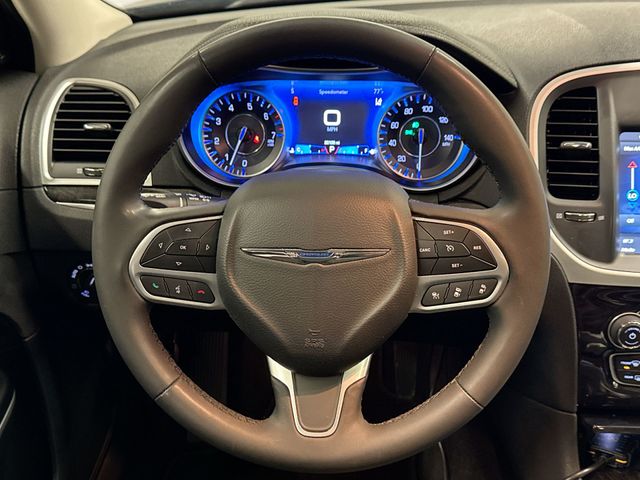 Thumbnail: 2022 Chrysler 300 - 2