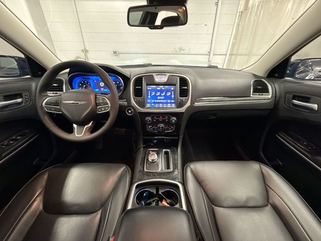 Thumbnail: 2022 Chrysler 300 - 13