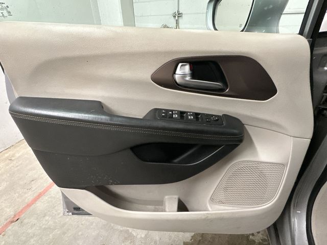 Thumbnail: 2017 Chrysler Pacifica - 21