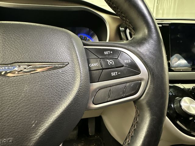 Thumbnail: 2017 Chrysler Pacifica - 15