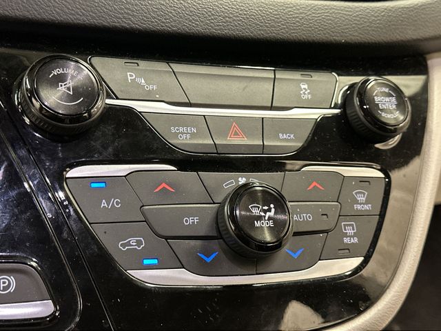 Thumbnail: 2017 Chrysler Pacifica - 20