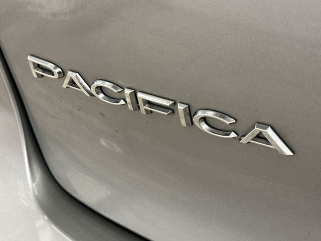 Thumbnail: 2017 Chrysler Pacifica - 22