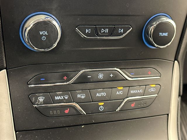 Thumbnail: 2019 Ford Edge - 19