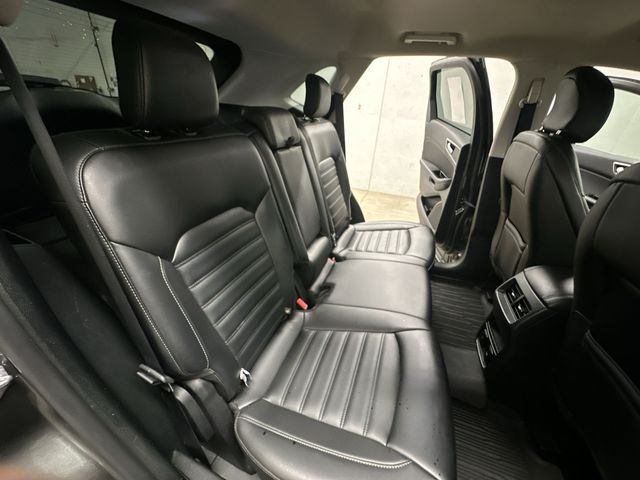 Thumbnail: 2019 Ford Edge - 17