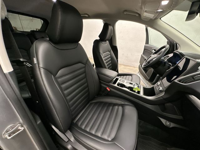 Thumbnail: 2024 Ford Edge - 26