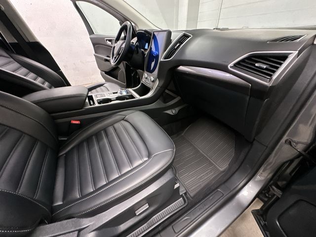 Thumbnail: 2024 Ford Edge - 25