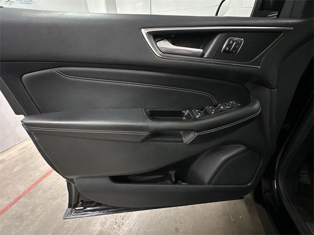 Thumbnail: 2016 Ford Edge - 21