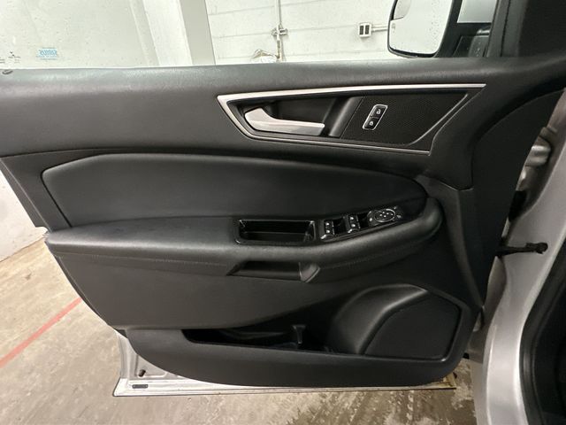 Thumbnail: 2015 Ford Edge - 19