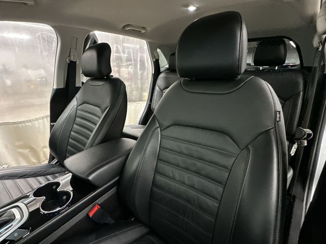 Thumbnail: 2015 Ford Edge - 8