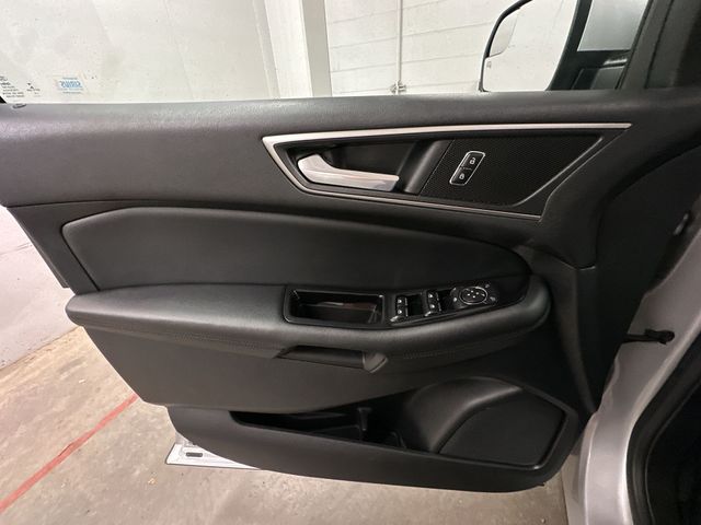 Thumbnail: 2015 Ford Edge - 25