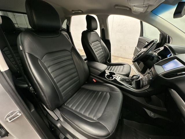 Thumbnail: 2015 Ford Edge - 26