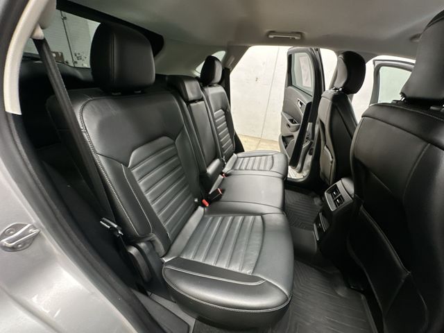 Thumbnail: 2015 Ford Edge - 28