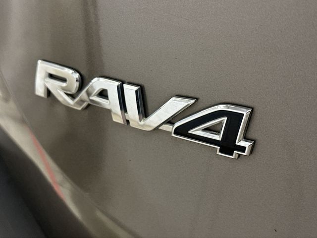 Thumbnail: 2013 Toyota RAV4 - 24