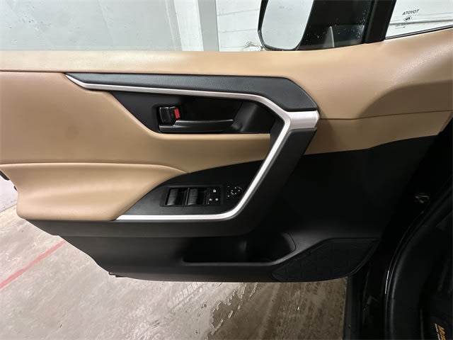 Thumbnail: 2021 Toyota RAV4 - 22