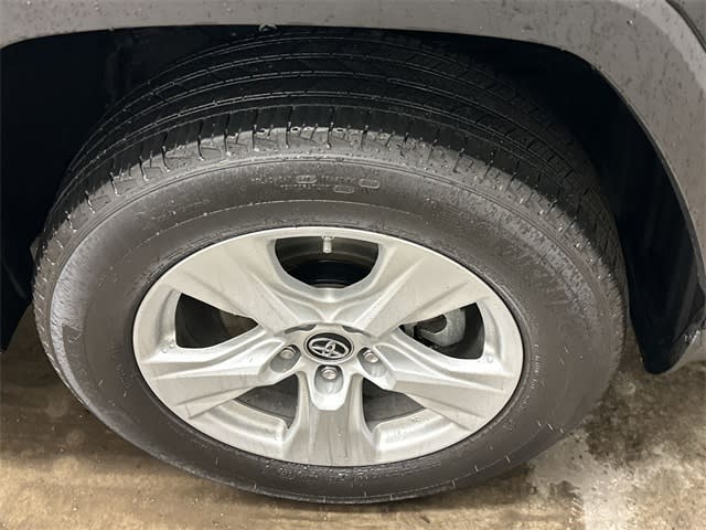 Thumbnail: 2021 Toyota RAV4 - 8