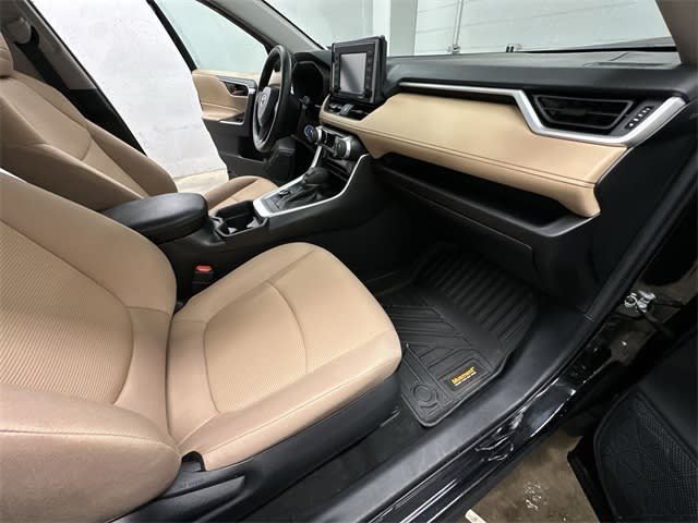 Thumbnail: 2021 Toyota RAV4 - 23