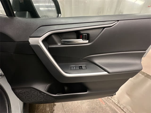 Thumbnail: 2022 Toyota RAV4 - 27