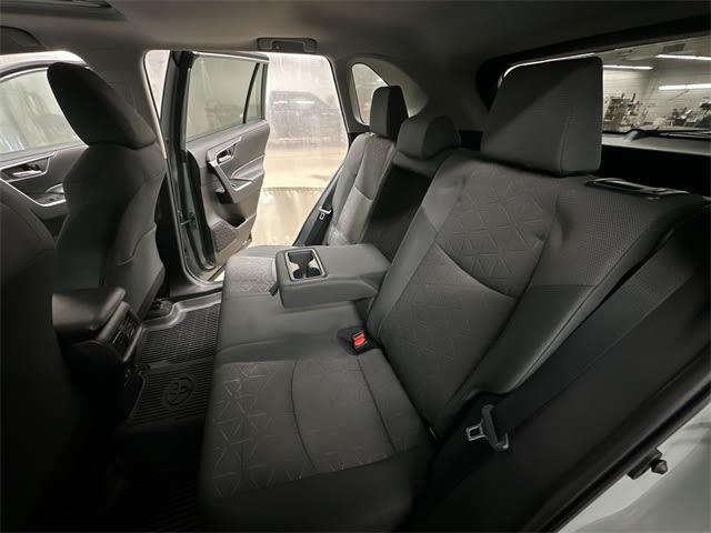 Thumbnail: 2022 Toyota RAV4 - 13