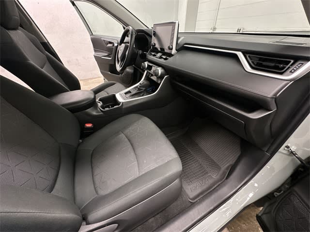 Thumbnail: 2022 Toyota RAV4 - 14