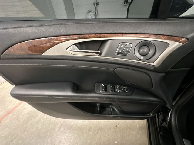 Thumbnail: 2020 Lincoln MKZ - 25