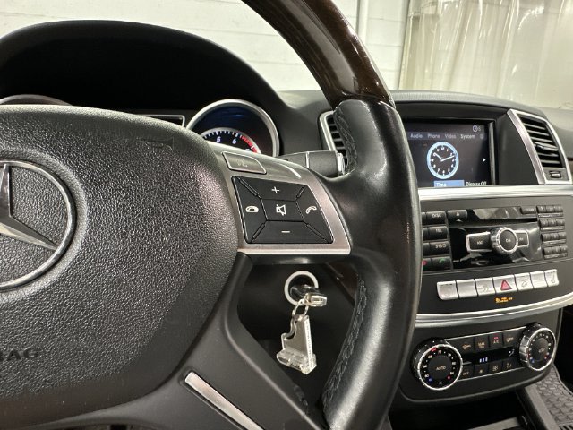 Thumbnail: 2012 Mercedes-Benz M-Class - 21
