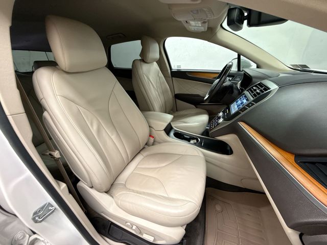 Thumbnail: 2018 Lincoln MKC - 26