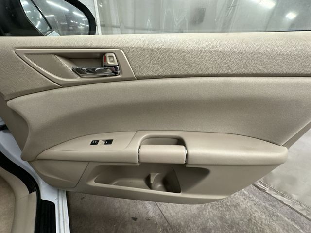 Thumbnail: 2012 Suzuki Kizashi - 23