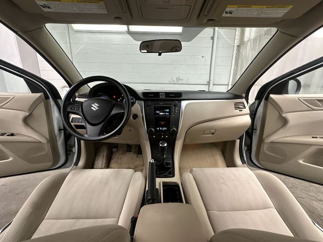 Thumbnail: 2012 Suzuki Kizashi - 10