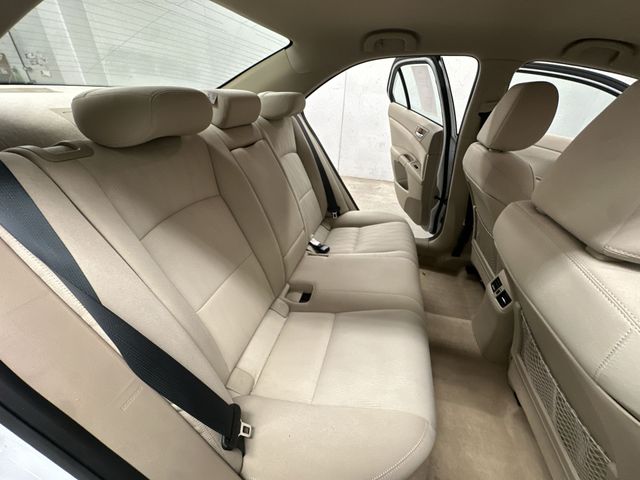 Thumbnail: 2012 Suzuki Kizashi - 24