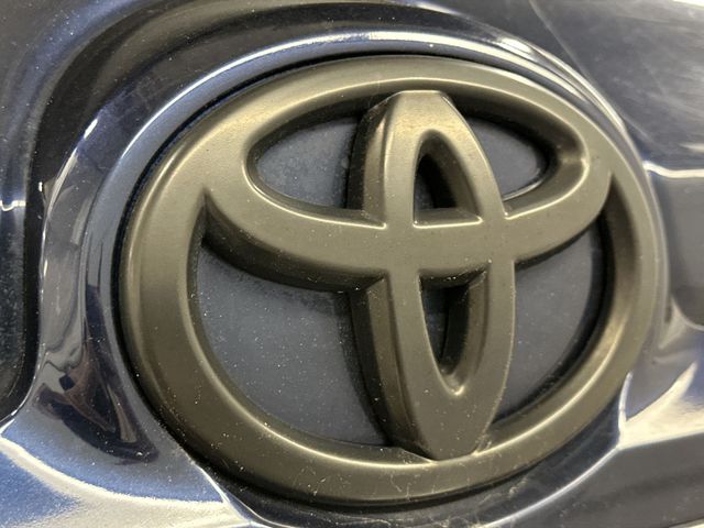 Thumbnail: 2018 Toyota 4Runner - 21