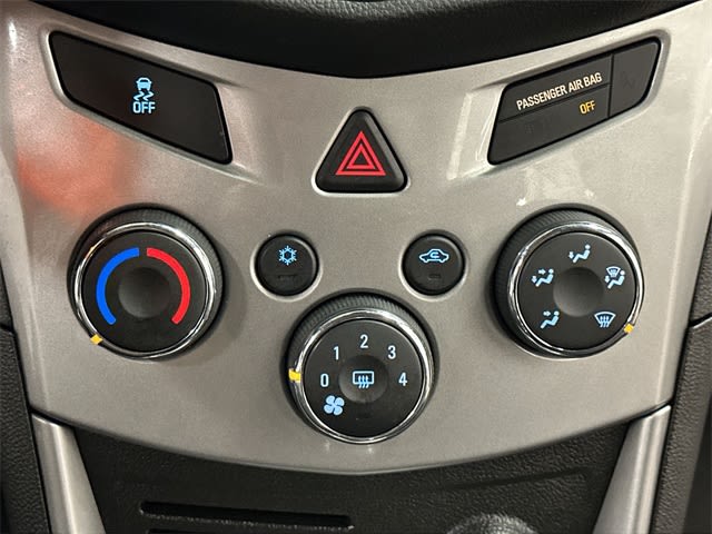 Thumbnail: 2016 Chevrolet Trax - 21