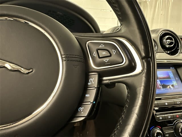 Thumbnail: 2017 Jaguar XJ - 16