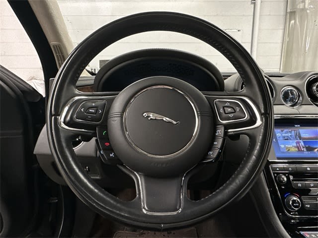 Thumbnail: 2017 Jaguar XJ - 2