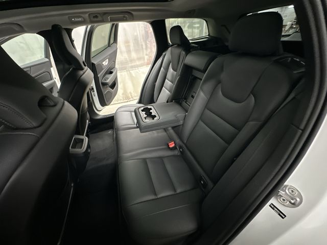 Thumbnail: 2025 Volvo V60 - 13