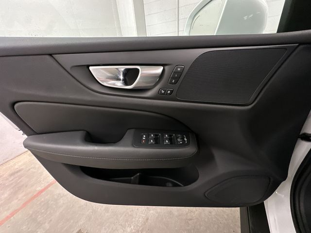 Thumbnail: 2025 Volvo V60 - 25