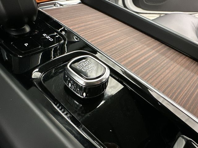 Thumbnail: 2025 Volvo V60 - 7