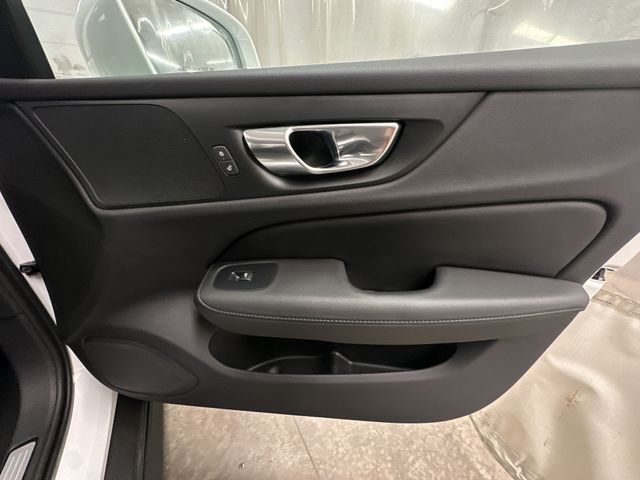 Thumbnail: 2025 Volvo V60 - 27