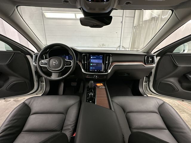 Thumbnail: 2025 Volvo V60 - 10