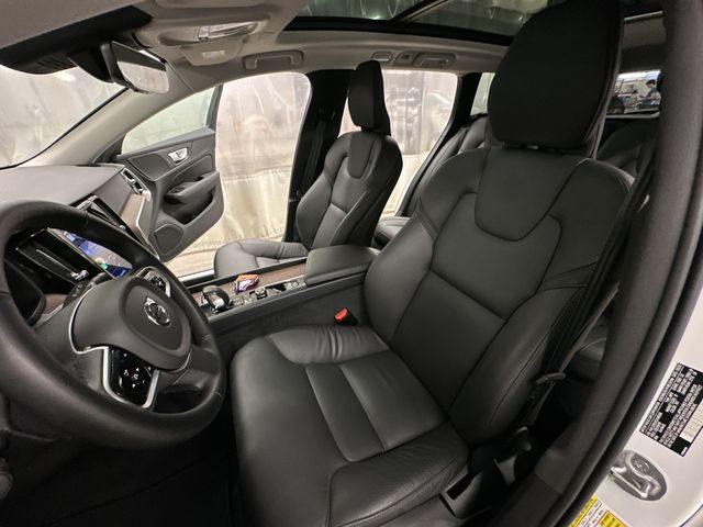 Thumbnail: 2025 Volvo V60 - 12