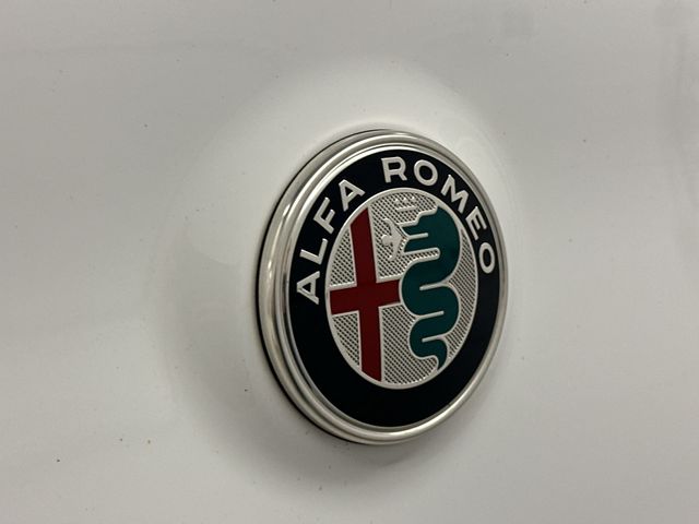 Thumbnail: 2018 Alfa Romeo Stelvio - 7