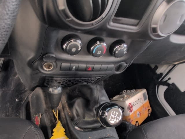 Thumbnail: 2017 Jeep Wrangler - 8