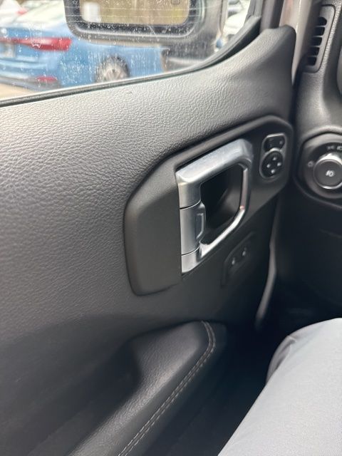 Thumbnail: 2022 Jeep Wrangler - 21