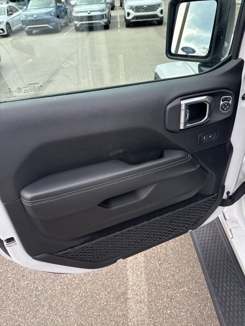 Thumbnail: 2022 Jeep Wrangler - 17