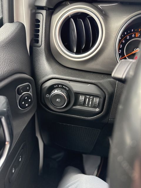 Thumbnail: 2022 Jeep Wrangler - 20